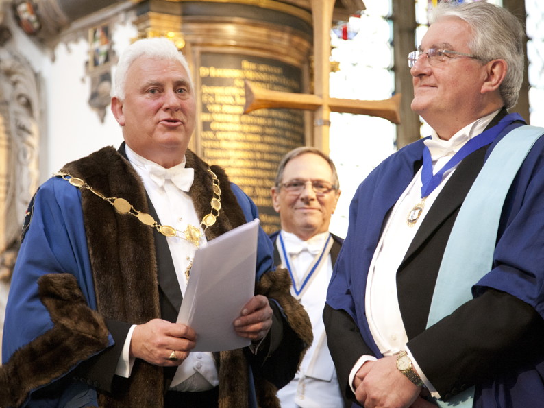 * Installation-of-Peter-Robb.jpg